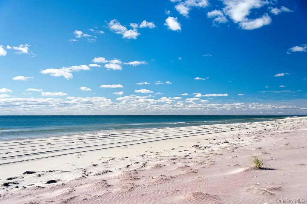 40 Dune Road Hampton Bays NY 11946
