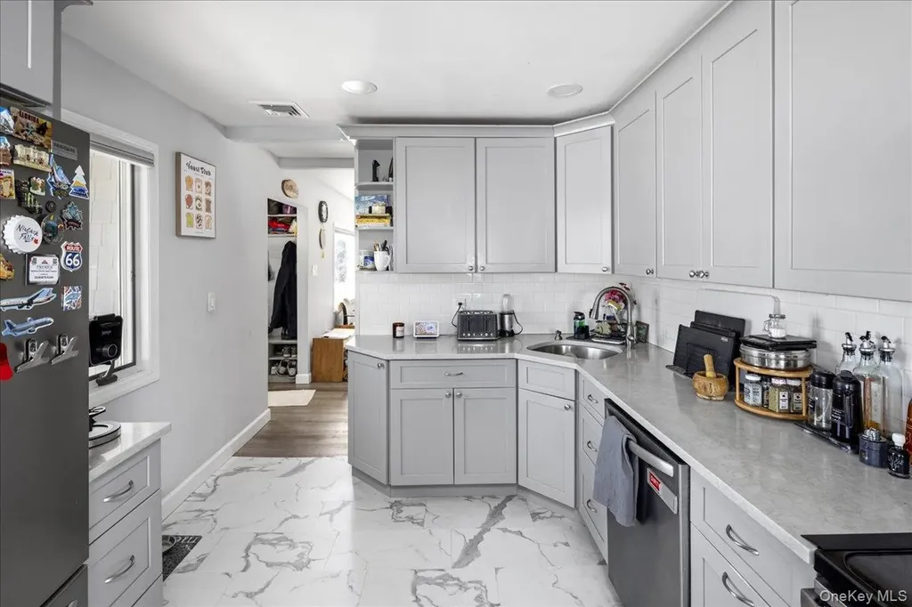 2 Violet Lane Levittown NY 11756