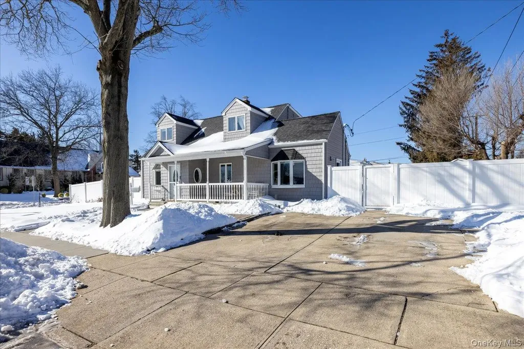 2 Violet Lane Levittown NY 11756