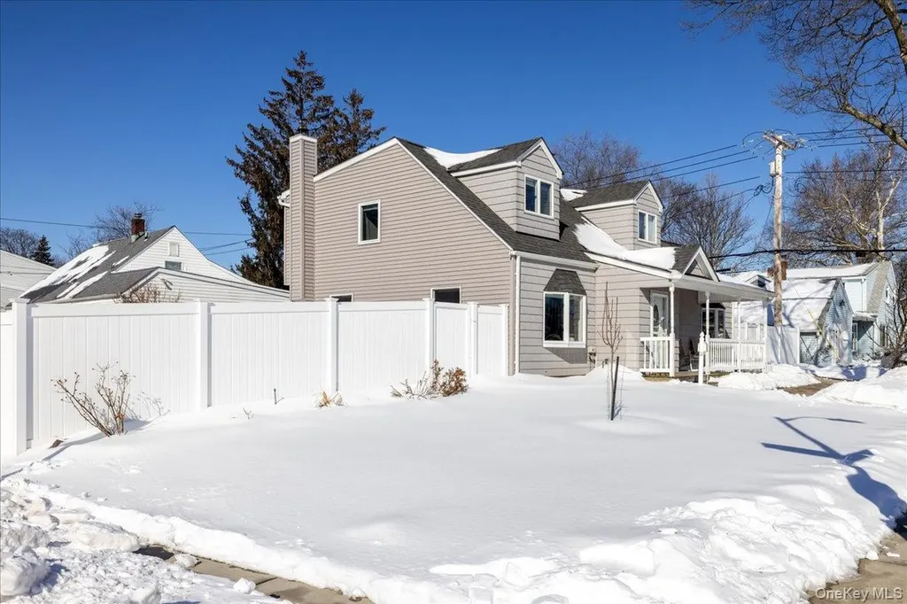 2 Violet Lane Levittown NY 11756