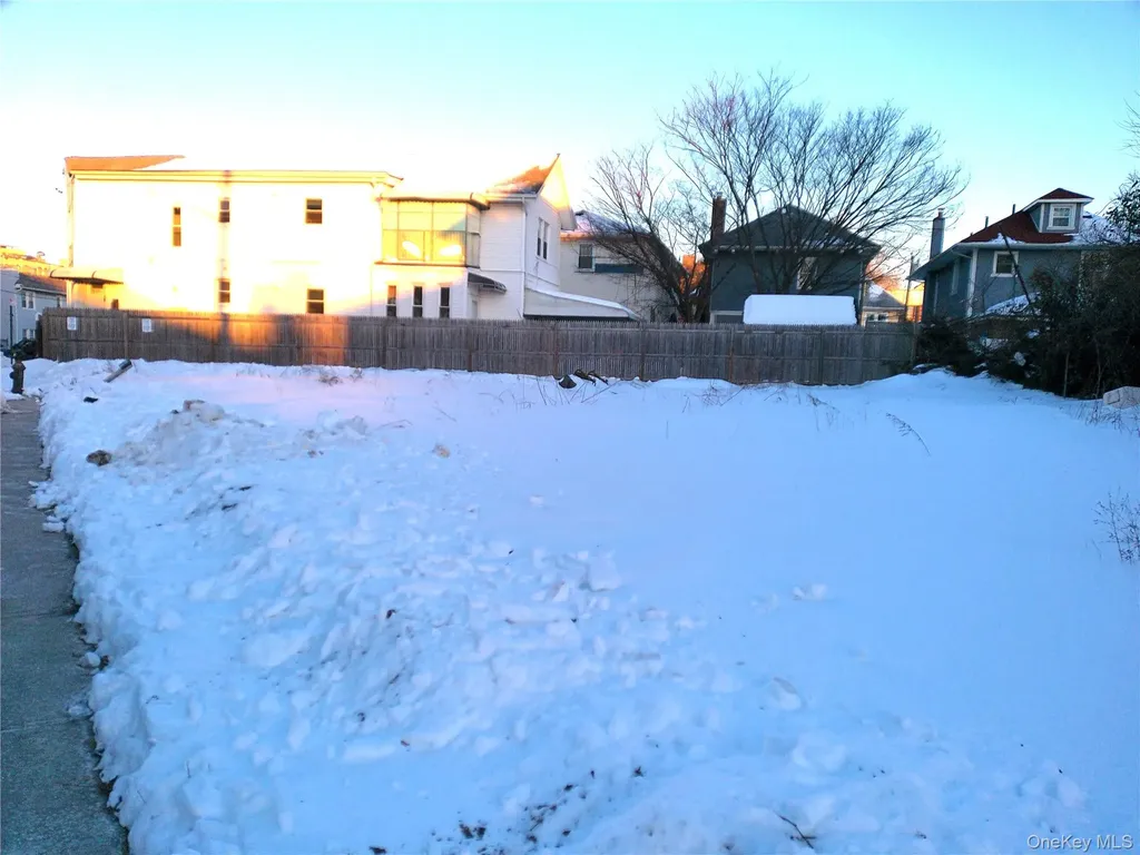 2261 Loretta Road Far Rockaway NY 11691