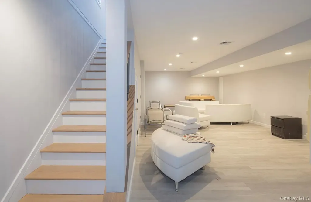 15A Oakhurst Road Hampton Bays NY 11946