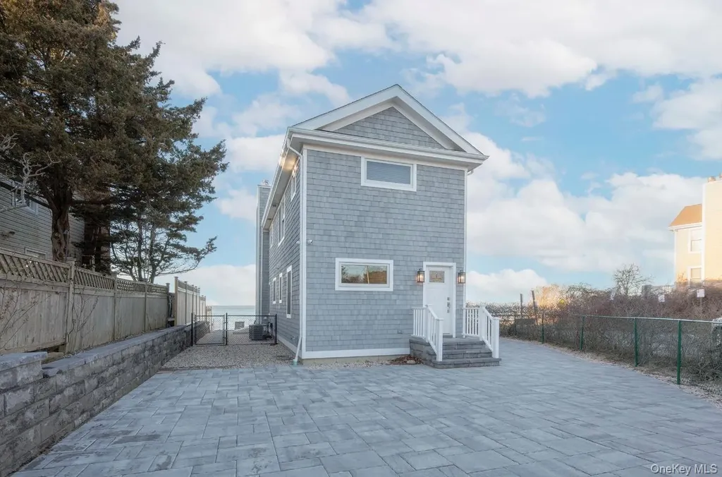 15A Oakhurst Road Hampton Bays NY 11946