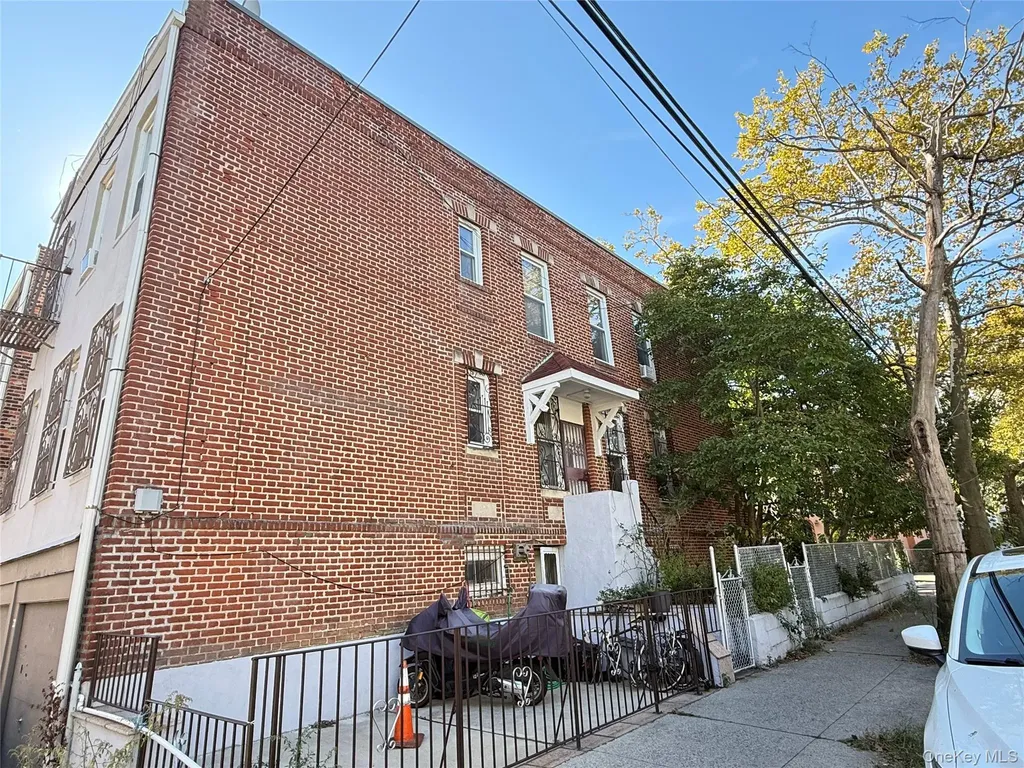 1901 21st Road Astoria NY 11105