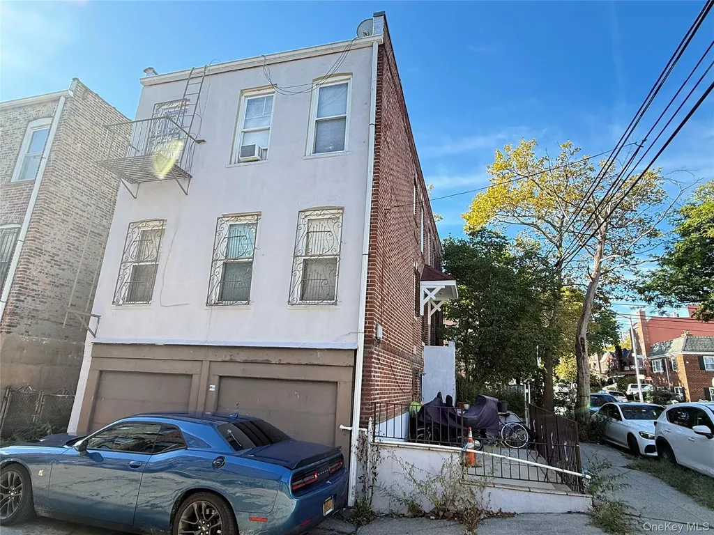 1901 21st Road Astoria NY 11105