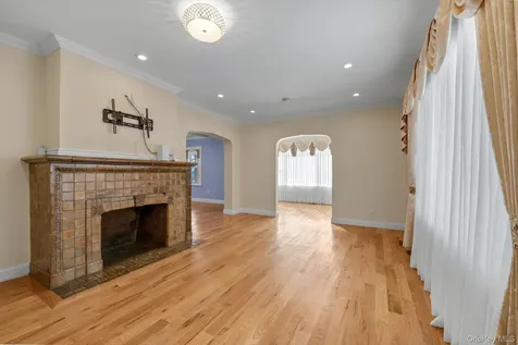 109-39 194th Street Saint Albans NY 11412