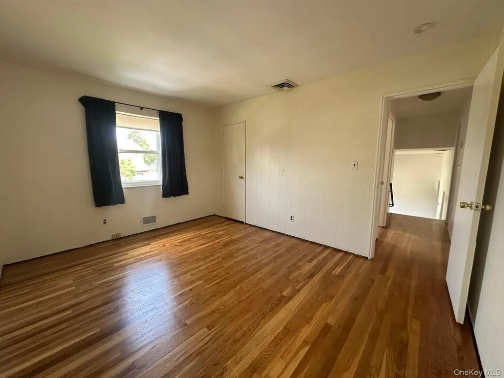 103 Wayne Street Jericho NY 11753