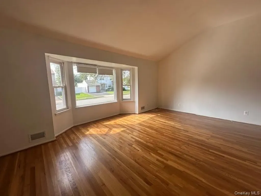 103 Wayne Street Jericho NY 11753