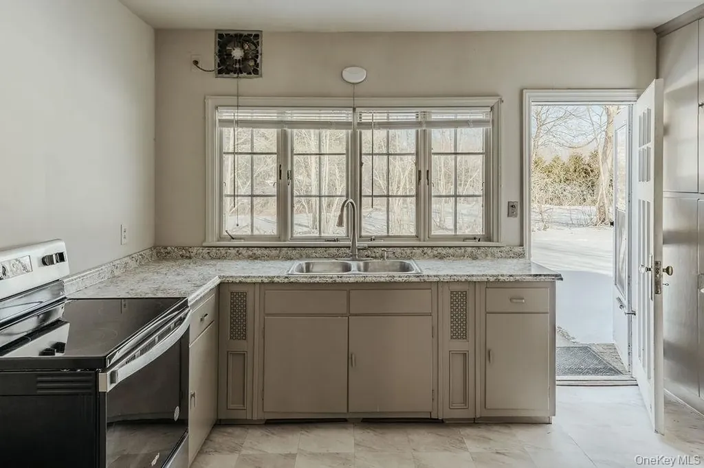 1539 Hollow Road Clinton Corners NY 12514