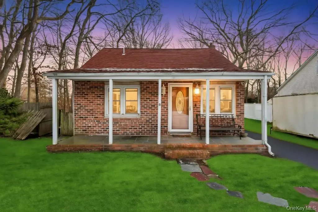 260 Springdale Drive Ronkonkoma NY 11779