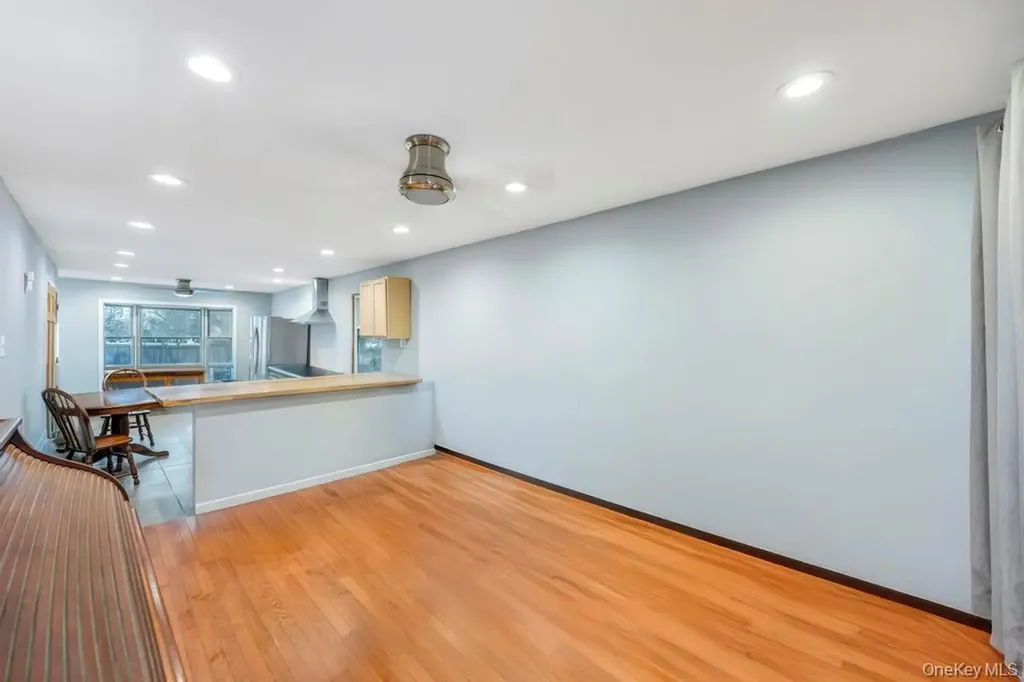 260 Springdale Drive Ronkonkoma NY 11779