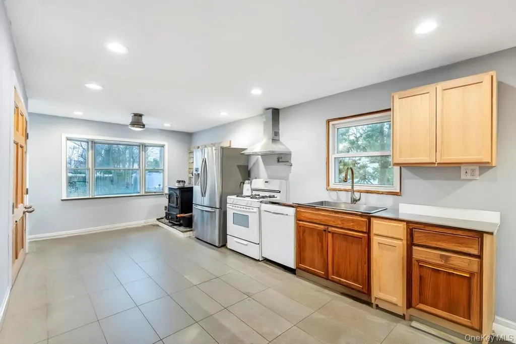 260 Springdale Drive Ronkonkoma NY 11779