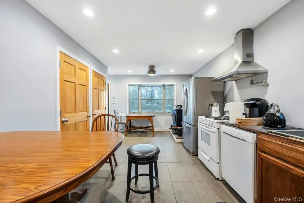 260 Springdale Drive Ronkonkoma NY 11779