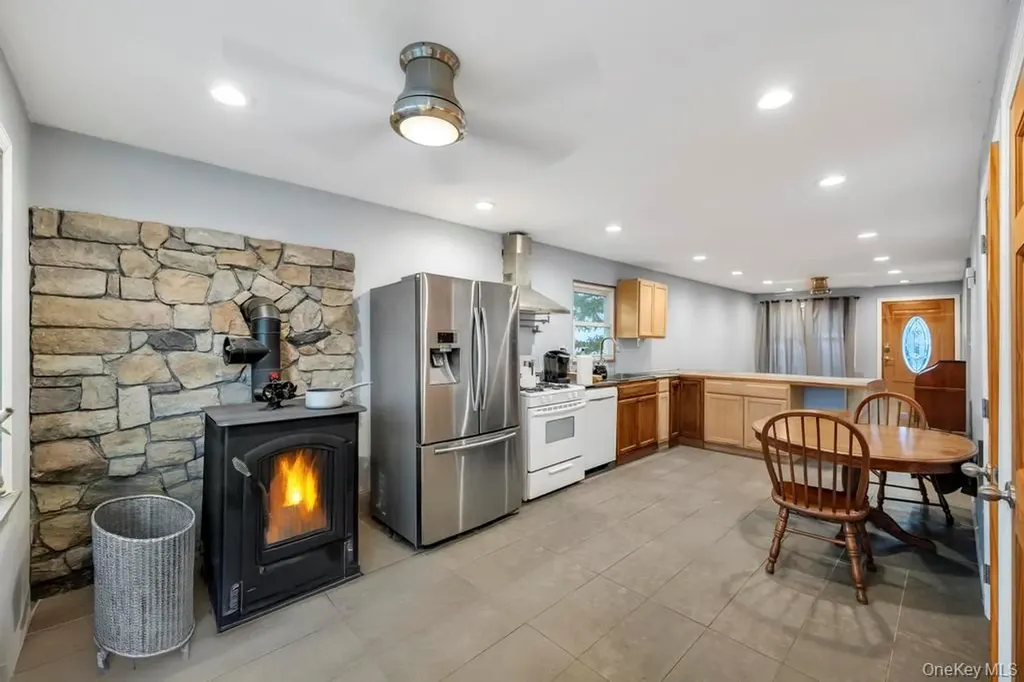 260 Springdale Drive Ronkonkoma NY 11779