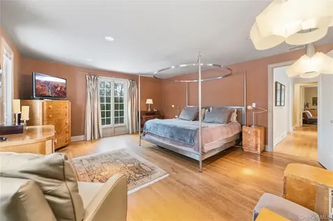 6 White Plains Road Bronxville NY 10708