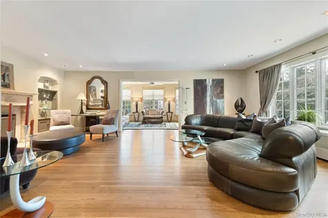 6 White Plains Road Bronxville NY 10708