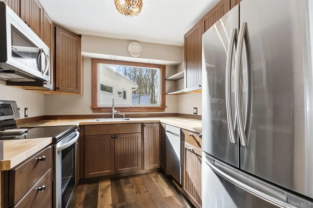 19 Curry Road Mahopac NY 10541