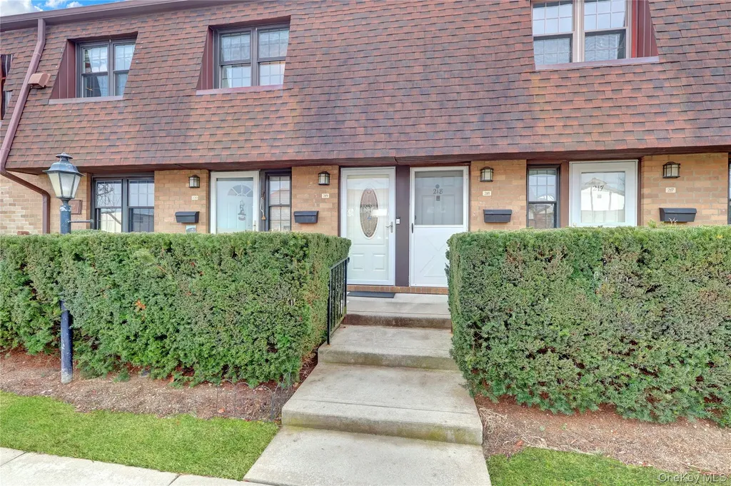 219 Mariners Way Copiague NY 11726