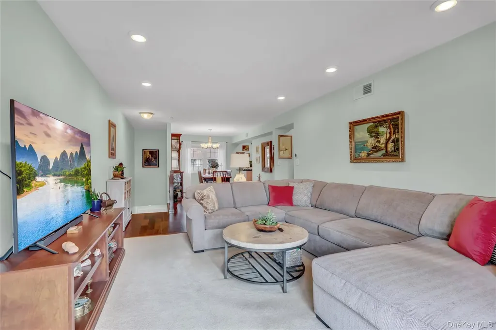 219 Mariners Way Copiague NY 11726