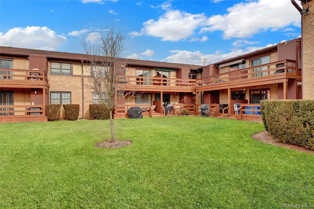 219 Mariners Way Copiague NY 11726