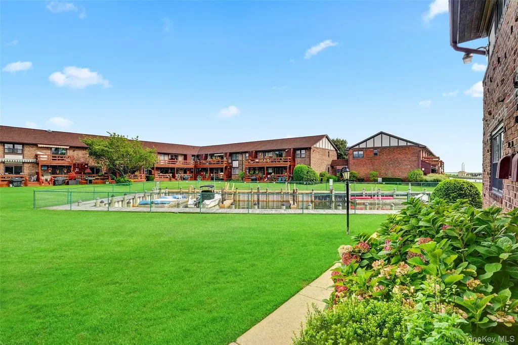 219 Mariners Way Copiague NY 11726