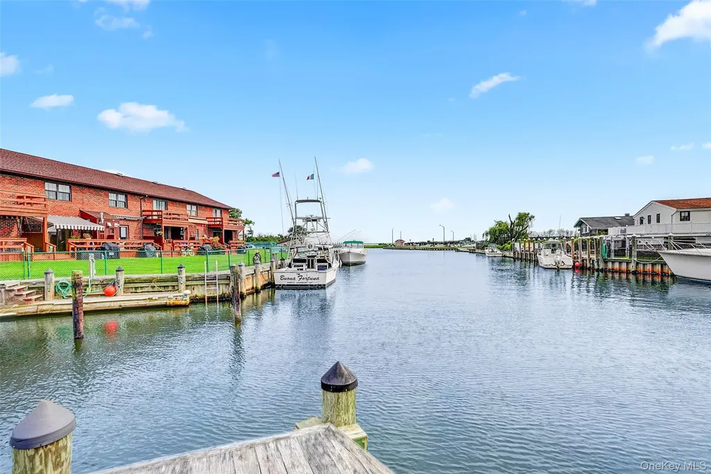 219 Mariners Way Copiague NY 11726