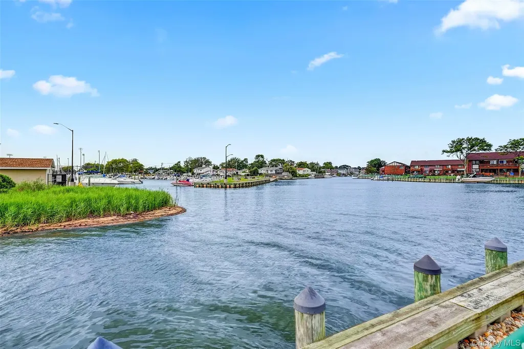 219 Mariners Way Copiague NY 11726