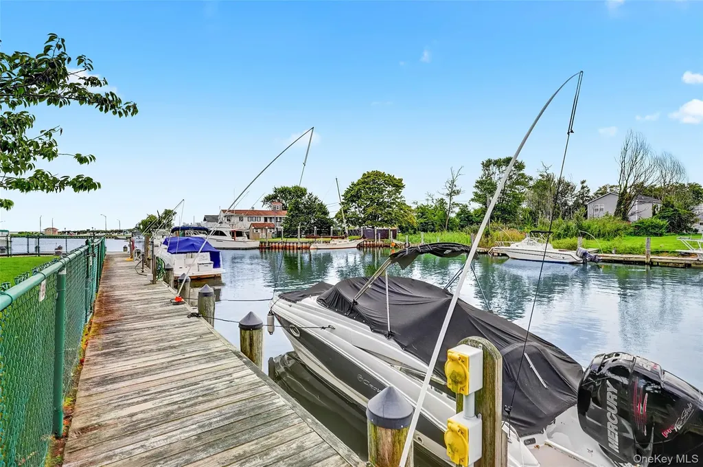 219 Mariners Way Copiague NY 11726
