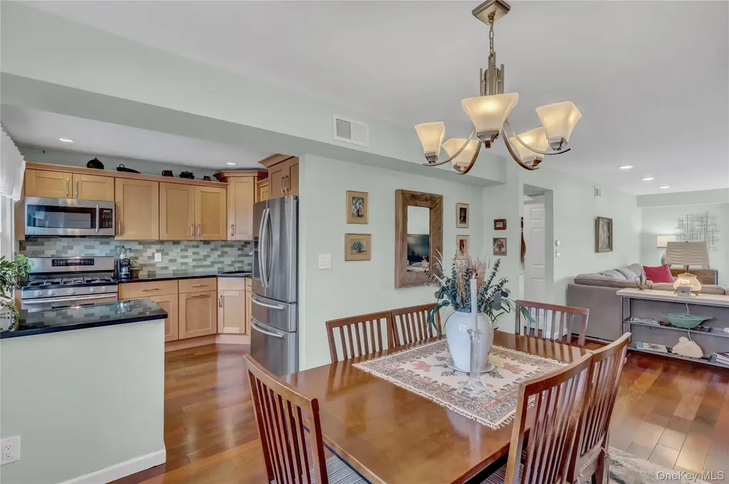 219 Mariners Way Copiague NY 11726