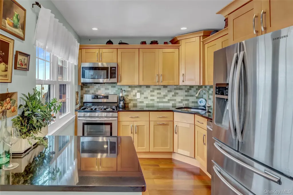219 Mariners Way Copiague NY 11726