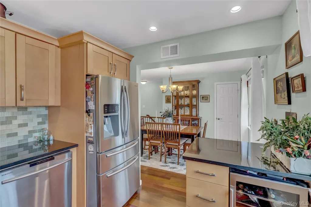 219 Mariners Way Copiague NY 11726