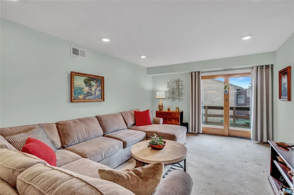 219 Mariners Way Copiague NY 11726