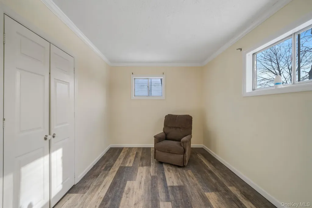 90 Winchester Drive Lindenhurst NY 11757