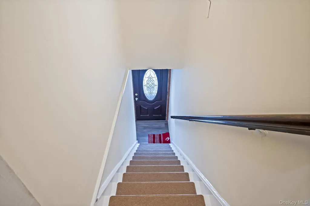 90 Winchester Drive Lindenhurst NY 11757