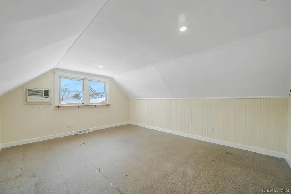 90 Winchester Drive Lindenhurst NY 11757