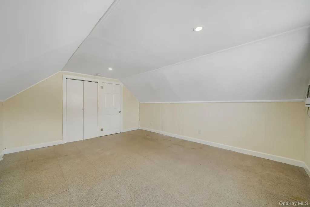 90 Winchester Drive Lindenhurst NY 11757