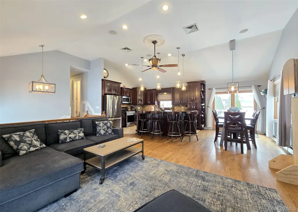 46 Harvest Lane Commack NY 11725