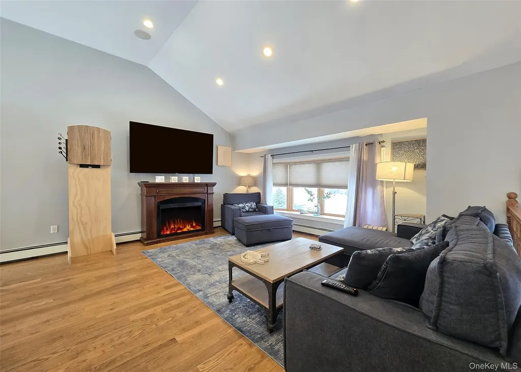 46 Harvest Lane Commack NY 11725