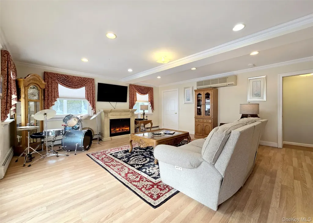 46 Harvest Lane Commack NY 11725