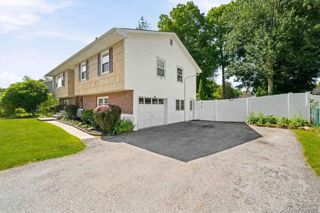 121 Village Common Fishkill NY 12524