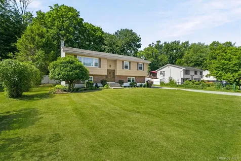 121 Village Common Fishkill NY 12524