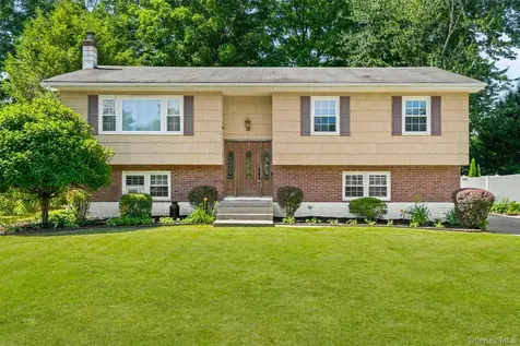 121 Village Common Fishkill NY 12524
