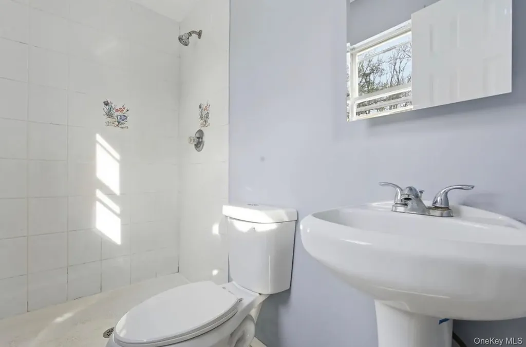 134 W Yaphank Road Coram NY 11727