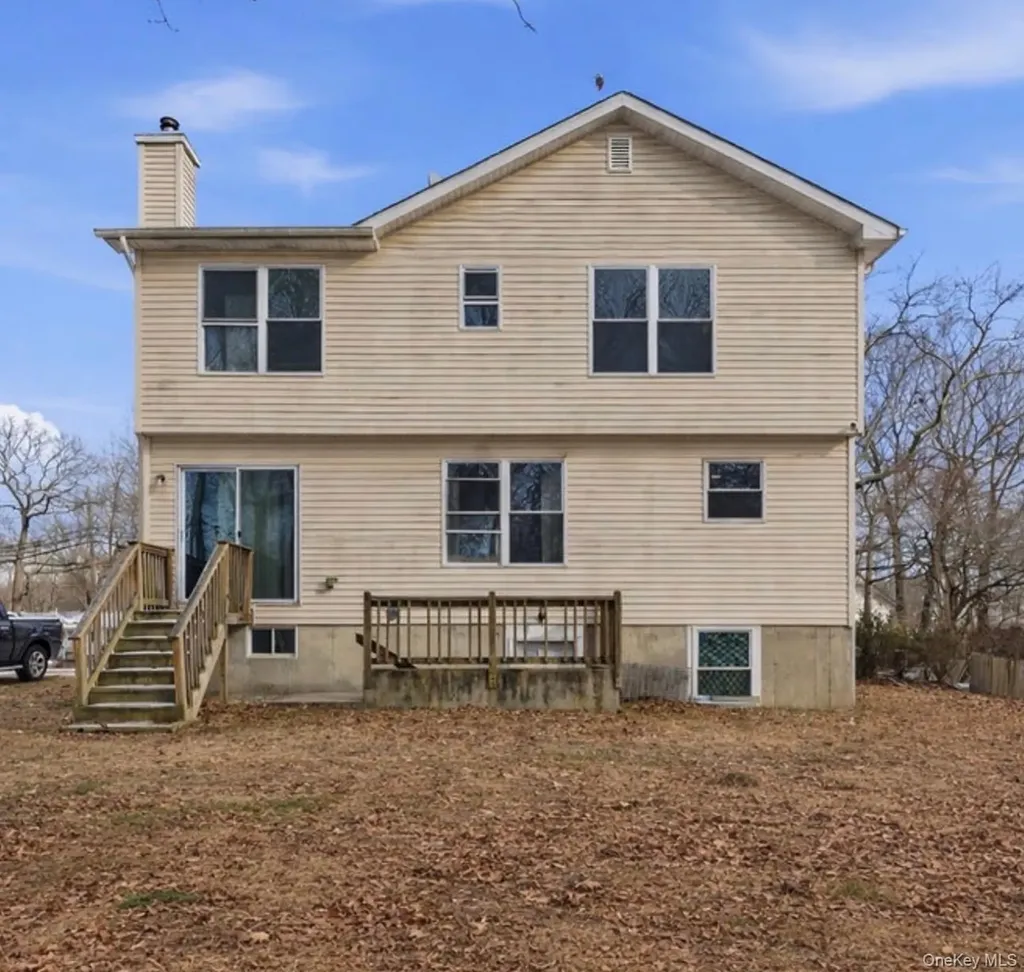 134 W Yaphank Road Coram NY 11727