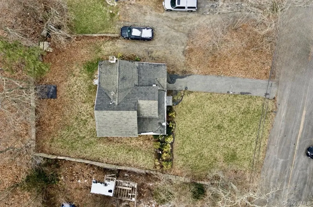 134 W Yaphank Road Coram NY 11727