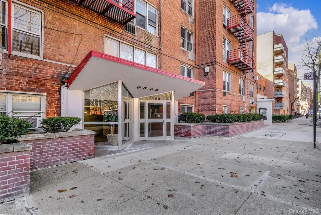 6535 Broadway Bronx NY 10471
