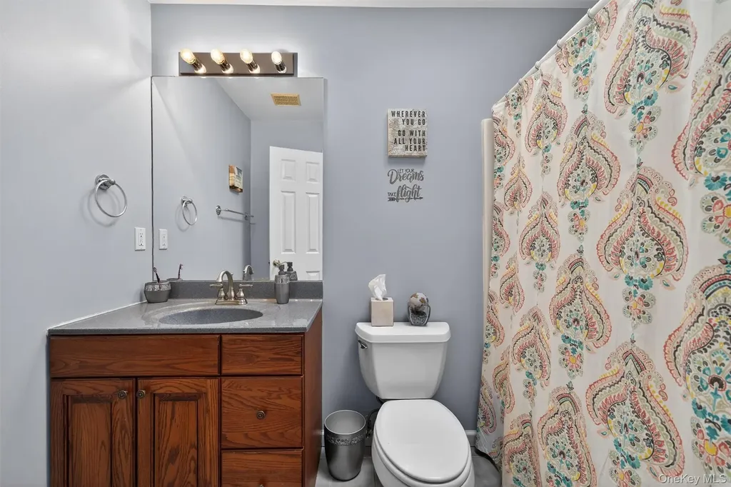 43 Greenwich Avenue Central Valley NY 10917
