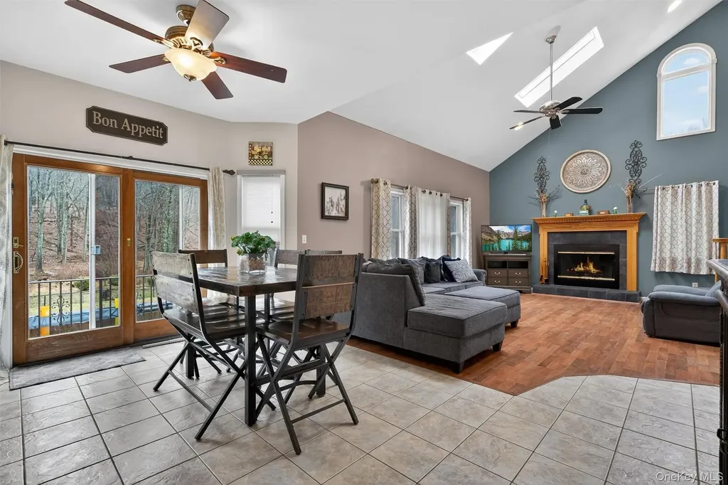 43 Greenwich Avenue Central Valley NY 10917