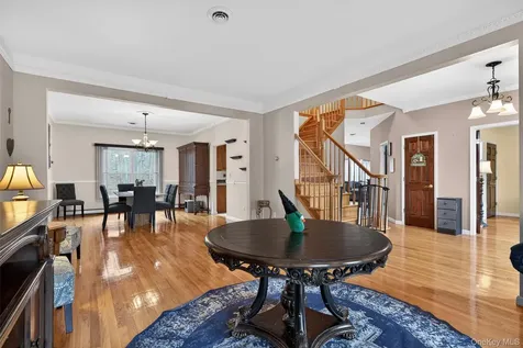 43 Greenwich Avenue Central Valley NY 10917
