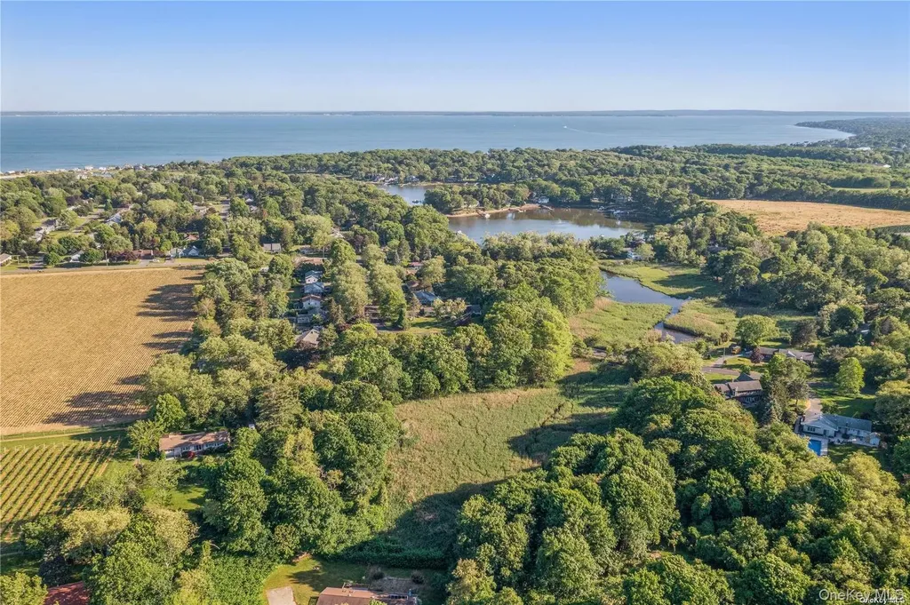 955 Blossom Bend Mattituck NY 11952